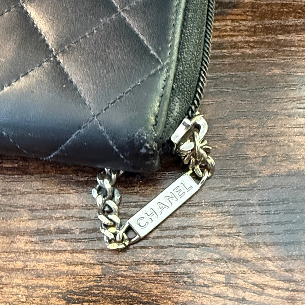Chanel Black Quilted Zip Wallet w/COA & intact holo - Picture 2 of 16